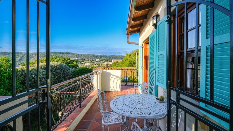 6 Bedroom Property for Sale in Kingfisher Creek Western Cape